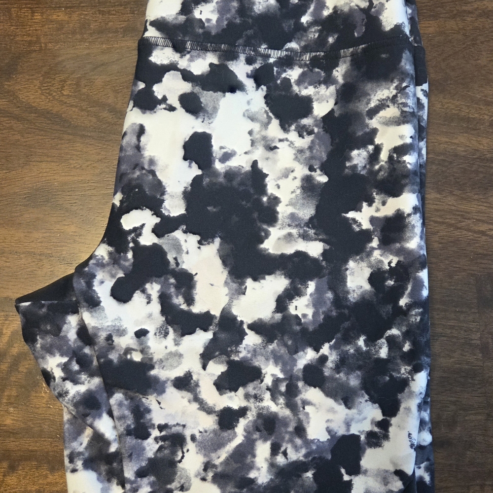 Balance Collection Black and White Leggings